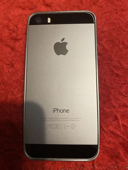 Продам айфон 5s .