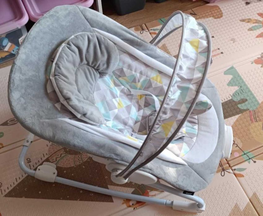 Sezlong bebe cu sunete si vibratii