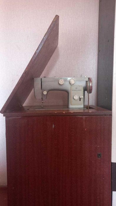 Швейная машинка Чайка 142 БУ