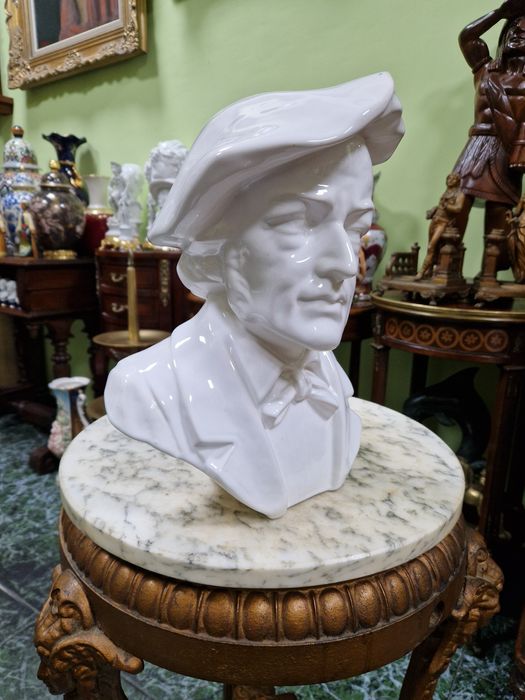 Страхотен голям антикварен порцеланов бюст