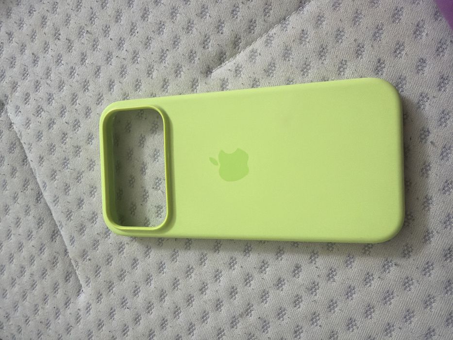 Vand husa iphone 17 pro max fara cutie