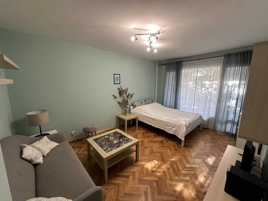Двустаен апартамент под наем | Каменица 1 | До Малката базилика | 200€