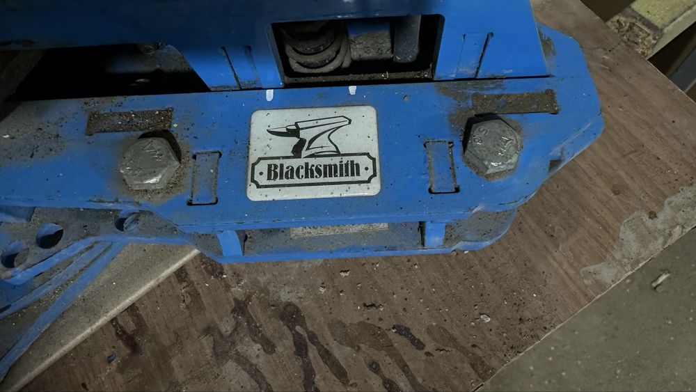 ручной гибочный универсальный станок Blacksmith