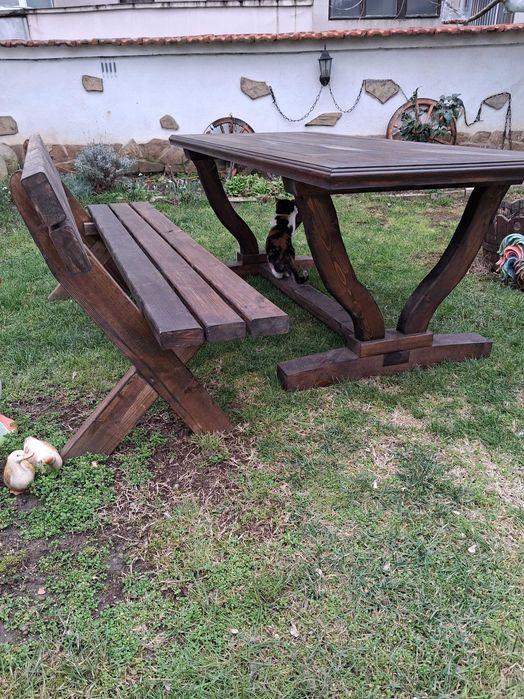 Градински маси и пейки