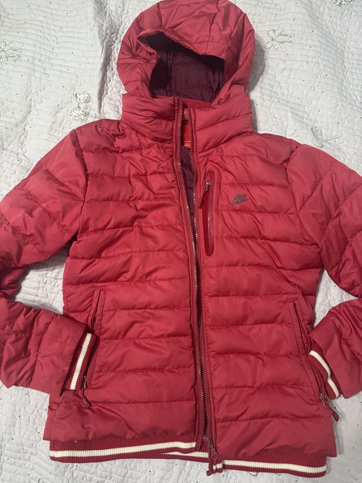 Продаи куртку фирмы nike