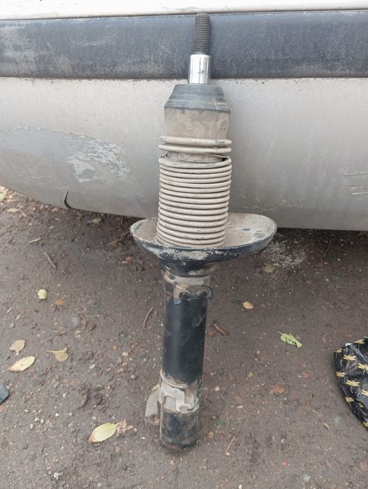 Продам амортизатор Шкода октавия
