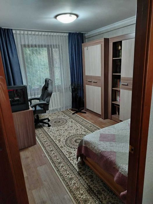 Продам 4-х комн.район Пристани,2/5 эт..