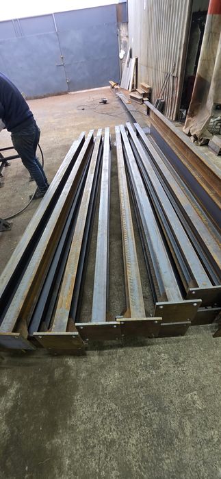 Schimb hala metalica cu materiale de construcții