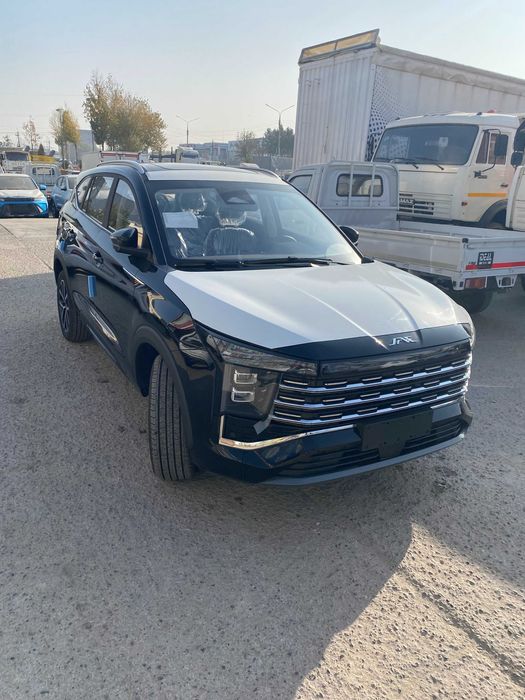 Jac js8 eng sfatli  chegrma bilan sotib oling