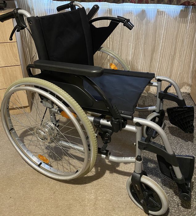 Scaun pentru persoane cu handicap carucior dizabilitati batrani 51 cm