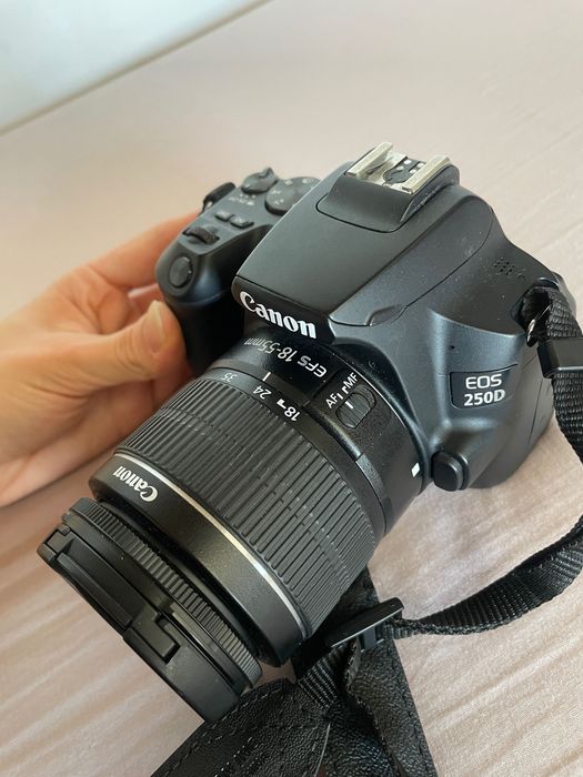Aparat foto Canon EOS 250D