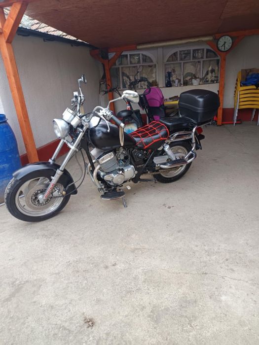 Vând motocicletă Lifan motor 250 cc 2 cilindri