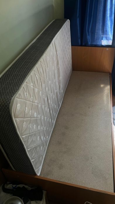 Кровать деревянная