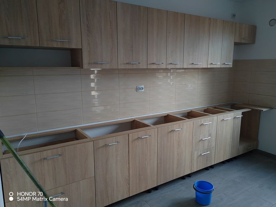 Montez mobila Ikea sau orice alt model de mobila.