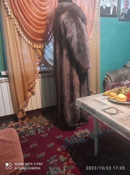 Шубу енот продам срочно