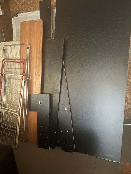 Два броя спалня с матраци разглобени