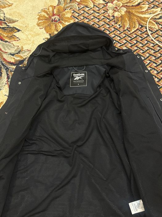 Продам ветровку от Reebok