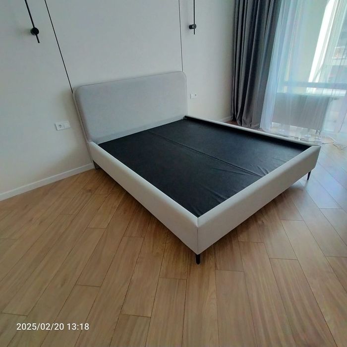 Продаётся кровать, стол, диван