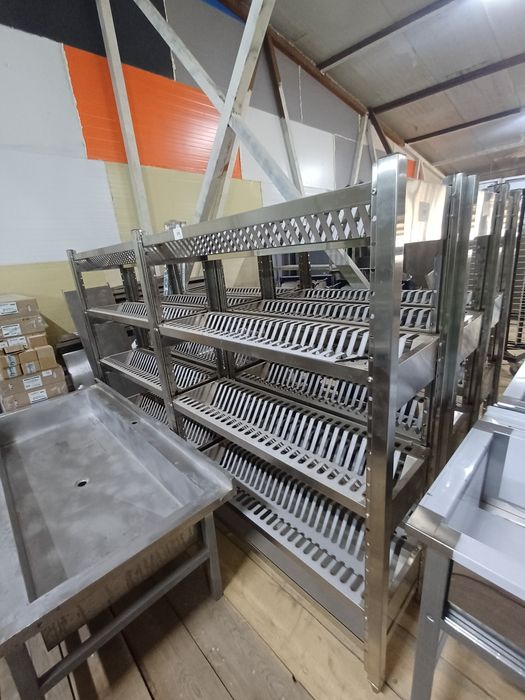 Сушилка для посуды, мойка,стол разделочный