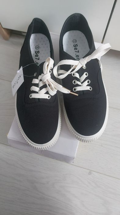 Oferta Nou Kalapod Tenesi negru cu alb, 41 Nou