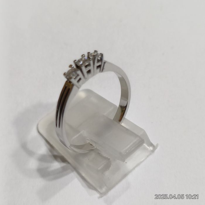 Vind inel din aur 18kt cu diamante 0,24ct