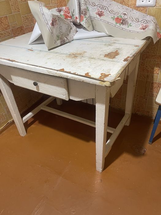 Отдам б/у мебель безспалтно