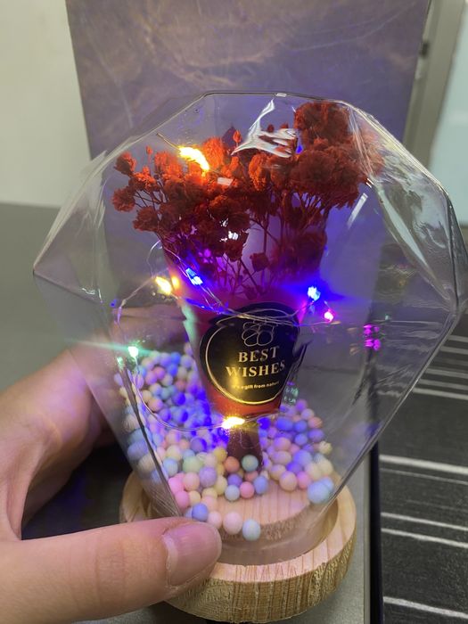 Декоративни букети и подаръчни кутии от сапунени рози