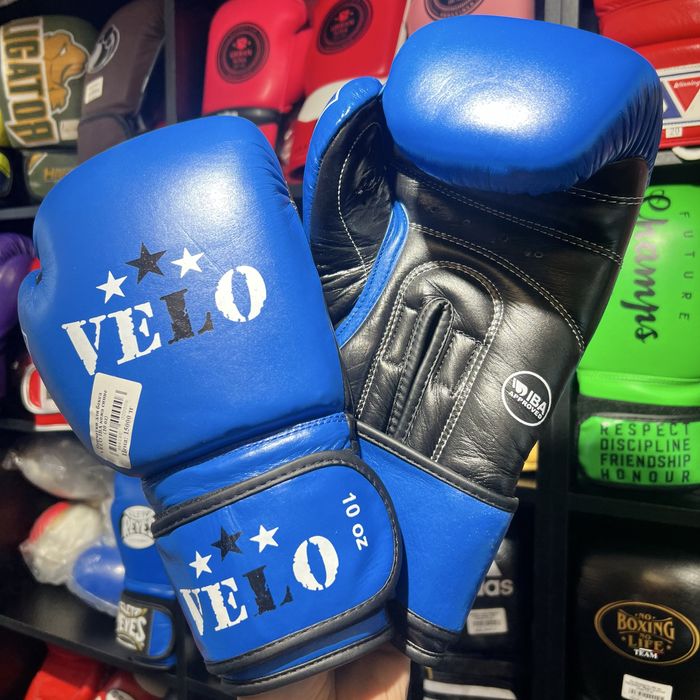 Перчатки и шлемы для бокса Velo IBA