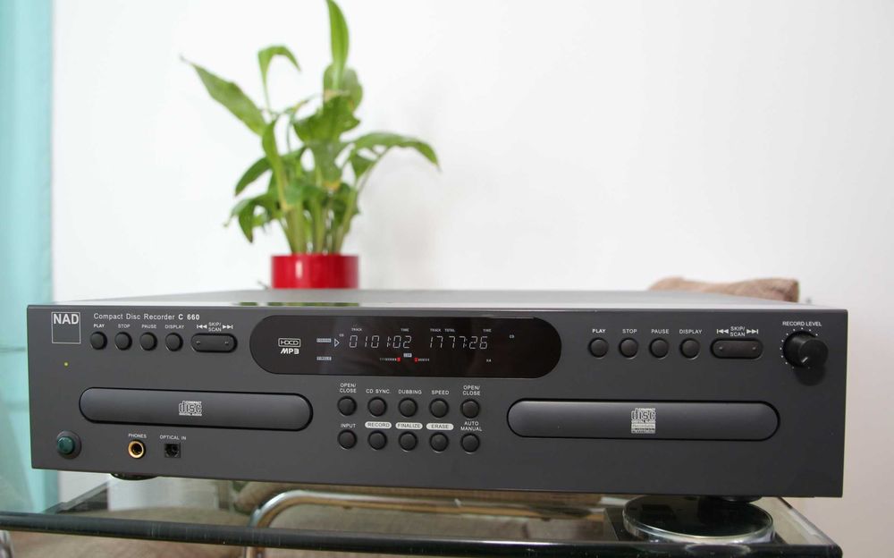 NAD C660 CD - recorder, analog si digital cu telecomanda