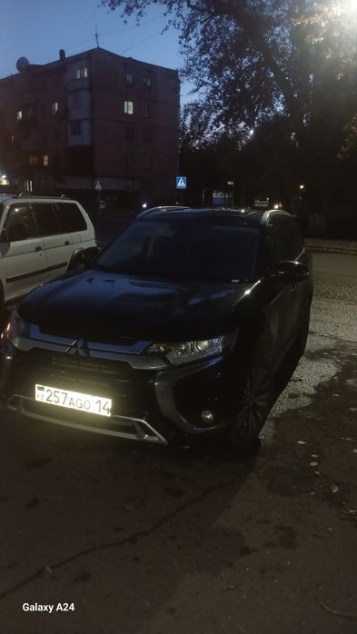 Митсубиси аутлендер