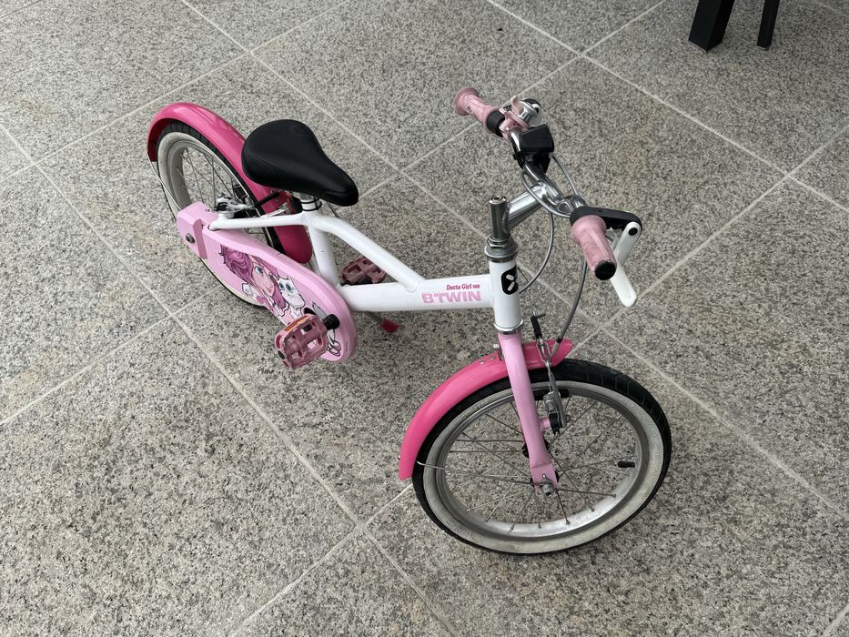 Bicicletă fete B’Twin 16” – perfectă pentru 5-7 ani, în stare bună