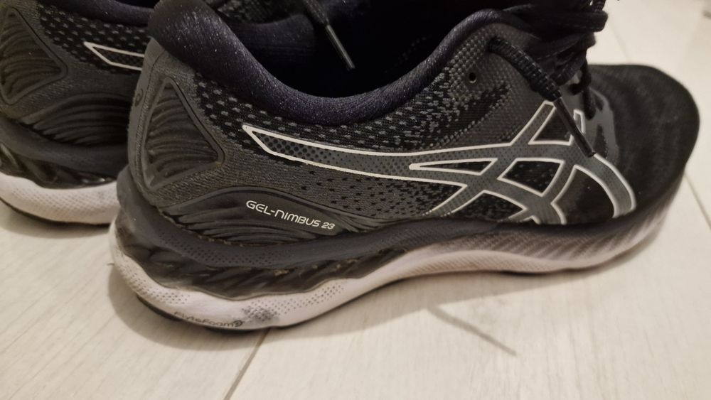 Asics gel Nimbus 23 alergare asfalt