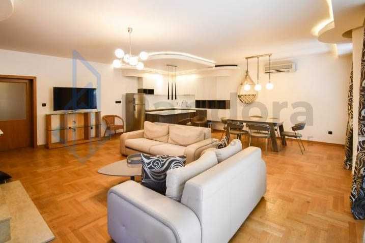 Дава се под наем Тристаен апартамент в София, Изток - 125 кв.м за 999 € - Снимка #2