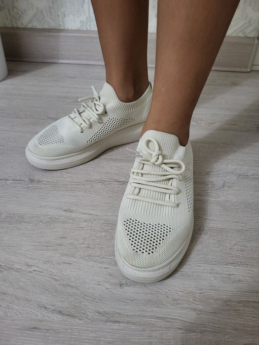 Кроссовки для девушек