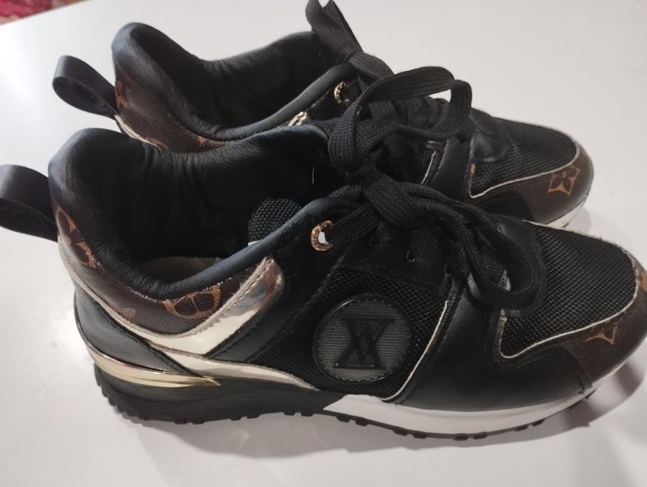 Продам кроссовки р 36