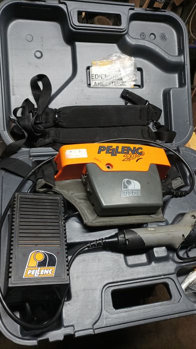 Foarfeca electrica de curatat pomi si vita vie