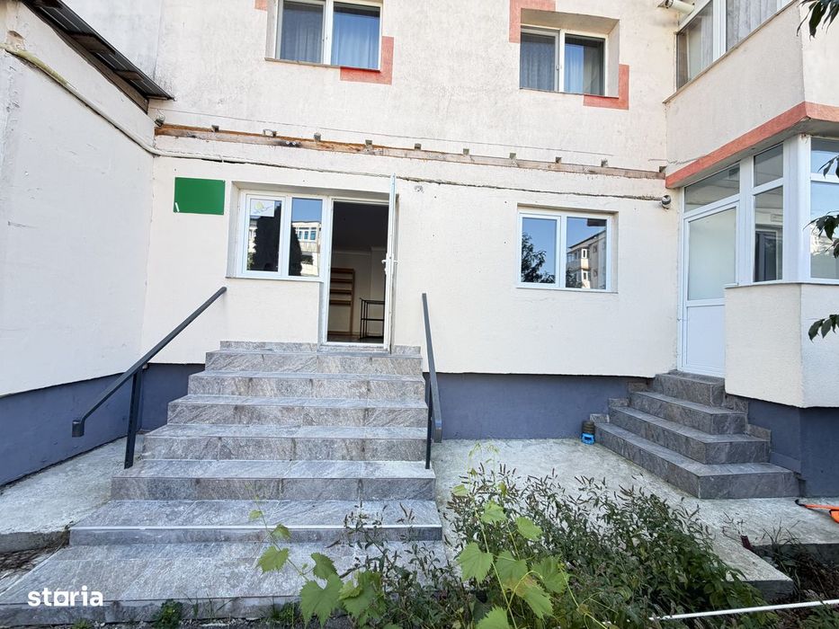 Inchiriere / Vanzare Spatiu Comercial Mioveni, 2 intrari, 2 balcoane