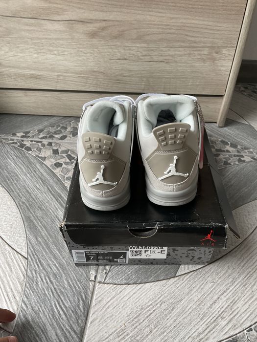 Jordan 4 frozen moments marimea 40