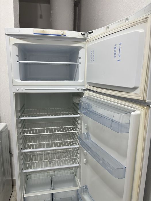 Холодильник indesit