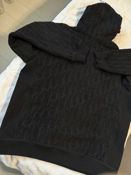 DIOR – черен суичър с качулка (all-over monogram)