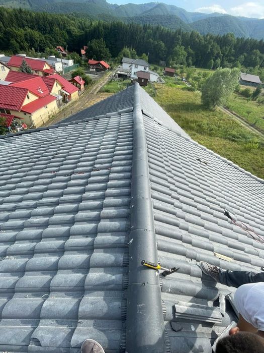 Executăm acoperișuri complete în toată România! Țiglă metalică, dulgherie și reparații. Ofertă avantajoasă, materiale de calitate. Sună acum