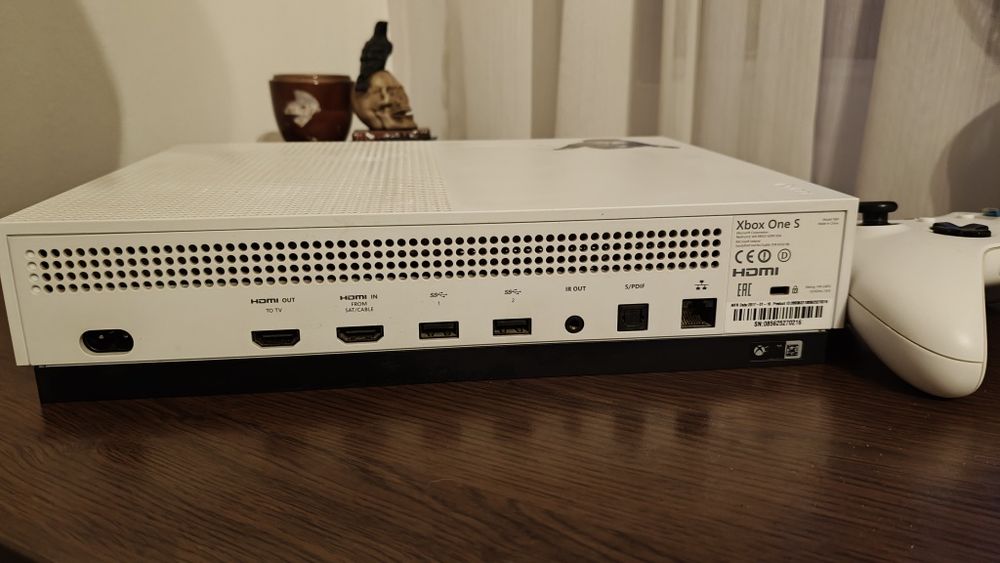 Xbox One S 1tb + Volan Trustmaster + controler + jocuri