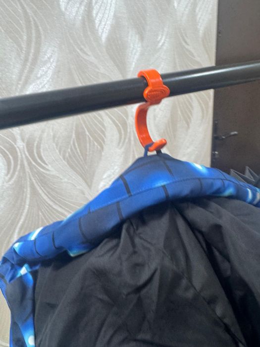 Продам стильная напольная вешолка .