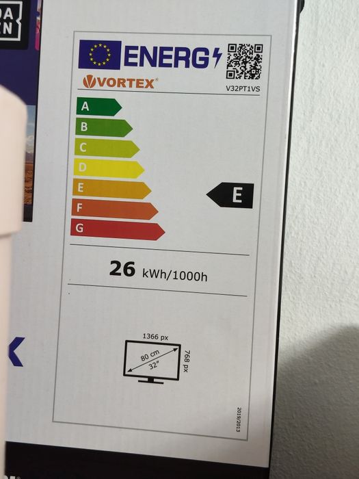 Tv Smart  nou cu suport de perete