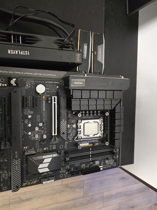 Kit Placă de bază, Procesor, Ram, Cooler AIO, Carcasă