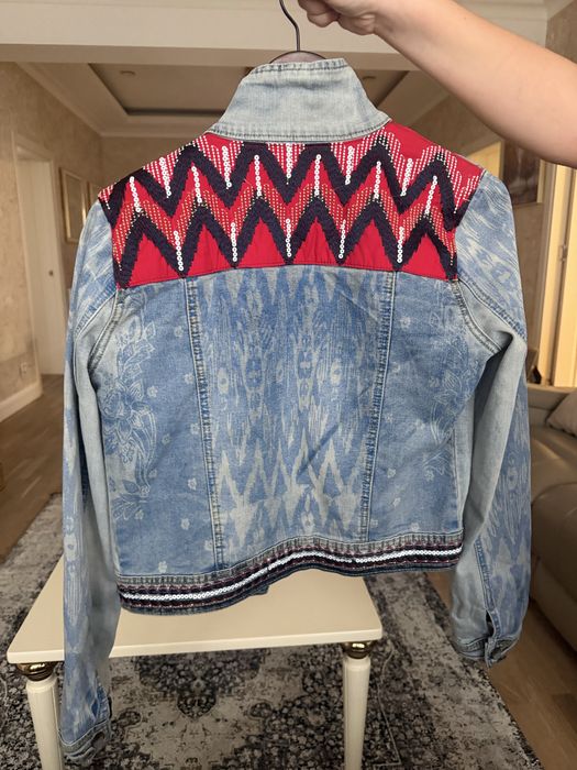 Geaca denim Desigual cu design motive etnice