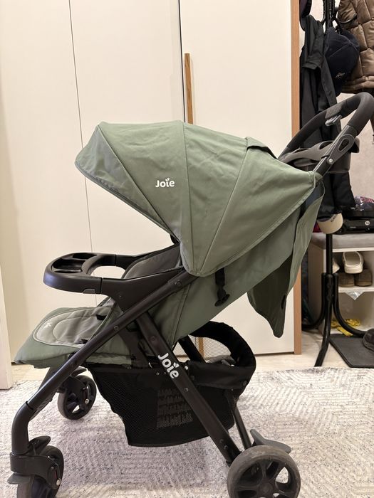 Продам детскую коляску Joie