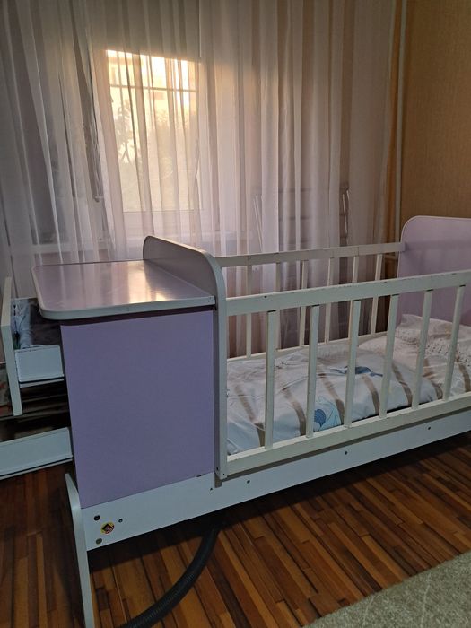 Детская кроватка с тумбой