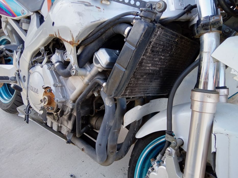 Yamaha fzr 600 само на части