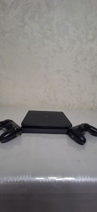 Sony PlayStation 4 (Slim)